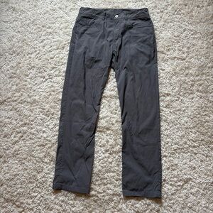 The North Face Grey 5 Pocket Pant. Size 32/30.
